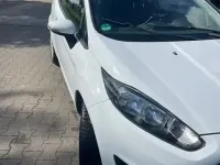Gebraucht Ford Fiesta Trend 60 PS (44 kW) 2015 Weiß Kleinwagen