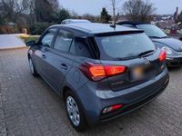 Gebraucht Hyundai i20 Active 101 PS (74 kW) 2018 Grau Kleinwagen