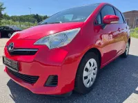 Gebraucht Toyota Verso-S 99 PS (72 kW) 2011 Rot Van / Kleinbus