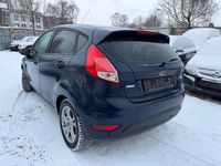 Gebraucht Ford Fiesta Trend 101 PS (74 kW) 2014 Blau Kleinwagen
