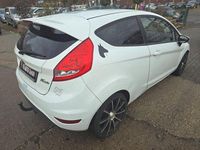 Gebraucht Ford Fiesta Trend 97 PS (71 kW) 2009 Weiß Kleinwagen