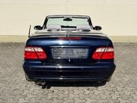 Gebraucht Mercedes CLK230 Avantgarde 197 PS (144 kW) 2001 Blau Cabrio