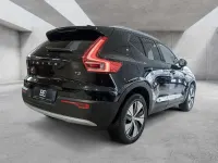 Gebraucht Volvo XC40 Momentum 163 PS (119 kW) 2021 Onyx schwarz SUV
