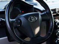 Gebraucht Toyota iQ 68 PS (50 kW) 2011 Weiß Kleinwagen