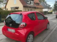 Gebraucht Toyota Aygo 68 PS (50 kW) 2009 Rot Kleinwagen