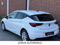 Gebraucht Opel Astra Dynamic 110 PS (80 kW) 2015 Weiß Limousine