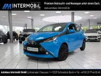 Gebraucht Toyota Aygo X-play 69 PS (50 kW) 2017 Cyan metallic Kleinwagen