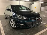 Gebraucht Opel Astra Edition 165 PS (121 kW) 2015 Grün Kombi