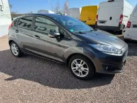 Gebraucht Ford Fiesta 101 PS (74 kW) 2015 Grau Kleinwagen
