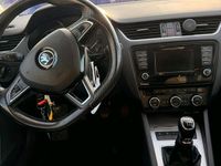 Gebraucht Skoda Octavia 179 PS (131 kW) 2014 Gelb Kleinwagen