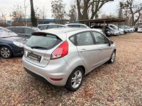 Gebraucht Ford Fiesta 101 PS (74 kW) 2015 Silber Limousine