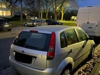 Gebraucht Ford Fiesta 80 PS (58 kW) 2004 Silber Kleinwagen