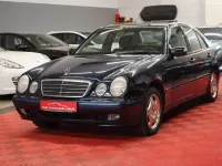 Gebraucht Mercedes E220 Classic 143 PS (105 kW) 2000 Blau Limousine