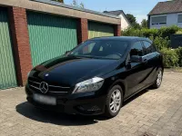 Gebraucht Mercedes A180 122 PS (89 kW) 2013 Schwarz Kleinwagen