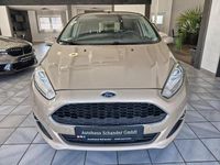 Gebraucht Ford Fiesta Celebration 80 PS (58 kW) 2017 Gold Limousine