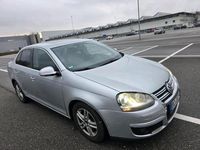 Second-hand VW Jetta 150 CP (110 kW) 2006 Argintiu Berlinǎ