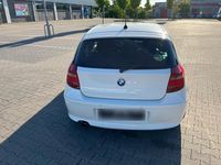 Gebraucht BMW 116 122 PS (89 kW) 2007 Weiß Kleinwagen