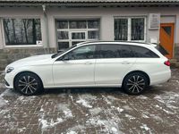 Gebraucht Mercedes E300 Avantgarde 194 PS (142 kW) 2022 Weiß Limousine