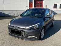 Gebraucht Hyundai i20 Passion 84 PS (61 kW) 2016 Grau Kleinwagen