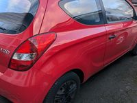 Gebraucht Hyundai i20 77 PS (56 kW) 2012 Rot Kleinwagen