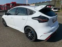 Używany Ford Focus RS 350 KM (257 kW) 2017 Biały Sedan/Limuzyna