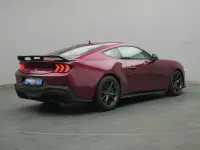 Neu Ford Mustang Dark Horse 454 PS (333 kW) 2026 Molten magenta metallic Coupé