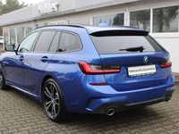 Gebraucht BMW 330e M Sport 252 PS (185 kW) 2021 Portimao blau Kombi