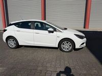 Gebraucht Opel Astra Edition 105 PS (77 kW) 2018 Other Limousine