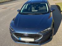 Gebraucht Ford Focus Titanium 125 PS (91 kW) 2023 Blau Kombi