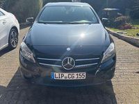 Gebraucht Mercedes A180 122 PS (89 kW) 2013 Schwarz Limousine