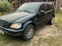 Używany Mercedes ML320 218 KM (160 kW) 2001 Niebieski SUV