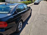 Gebraucht BMW 318 Sport Line 143 PS (105 kW) 2010 Schwarz Limousine