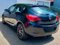 Gebraucht Opel Astra 110 PS (80 kW) 2011 Schwarz Limousine