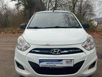 Gebraucht Hyundai i10 70 PS (51 kW) 2012 Weiß Kleinwagen