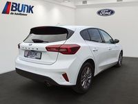 Gebraucht Ford Focus Titanium 125 PS (91 kW) 2024 Frozen white (pn3gz Limousine