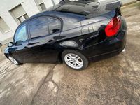 Gebraucht BMW 320 150 PS (110 kW) 2005 Black sapphire metallic Limousine
