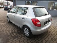 Gebraucht Skoda Fabia Active 60 PS (44 kW) 2015 Silber Kleinwagen