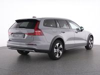 Gebraucht Volvo V60 CC Plus 197 PS (144 kW) 2024 Grau vapour grey / metallic Kombi