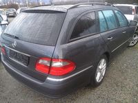 Gebraucht Mercedes E220 Avantgarde 204 PS (150 kW) 2009 Tenoritgrau  metalliclack Kombi