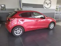 Gebraucht Mazda 2 Exclusive 90 PS (66 kW) 2015 Rubinrot metallic Kleinwagen