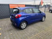 Gebraucht Hyundai i10 Essential 67 PS (49 kW) 2023 Blau Kleinwagen