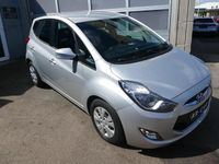 Gebraucht Hyundai ix20 Classic 90 PS (66 kW) 2012 Silber Kleinwagen