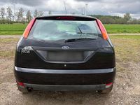 Usado Ford Focus 75 HP (55 kW) 2000 Preto Carrinha