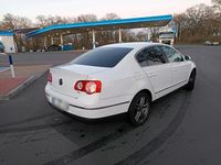 Gebraucht VW Passat 122 PS (89 kW) 2011 Weiß Limousine