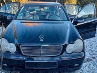 Gebraucht Mercedes 200 163 PS (119 kW) 2002 Blau Limousine