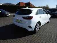 Używany Kia Ceed Vision 140 KM (102 kW) 2025 Biały Hatchback