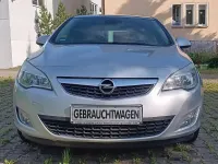 Gebraucht Opel Astra Design Edition 140 PS (102 kW) 2011 Argon silber/ice silver (m2) Kleinwagen