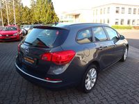 Gebraucht Opel Astra Active 120 PS (88 kW) 2013 Plat.anthr./rogrey/0j:silbergr Kombi
