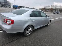 Second-hand VW Jetta 150 CP (110 kW) 2006 Argintiu Berlinǎ