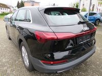 Gebraucht Audi e-tron Basis 300 kW (408 PS) 2021 Brillantschwarz SUV